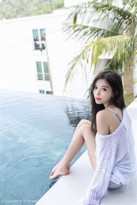 翟晓川今天参加阅兵仪式戴北京青年榜样奖章和首钢劳动模范奖章